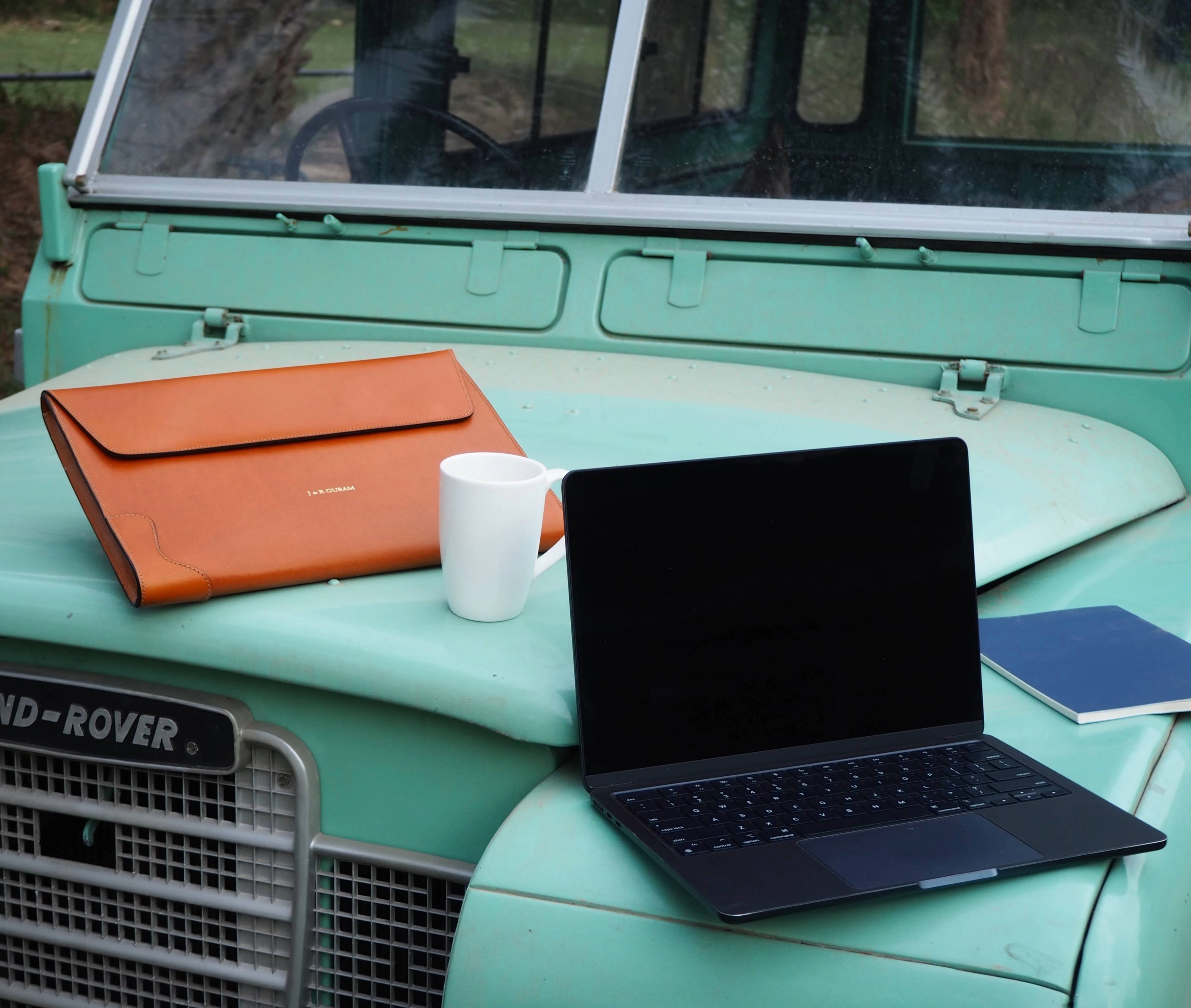 EXPEDITION LEATHER SLEEVE